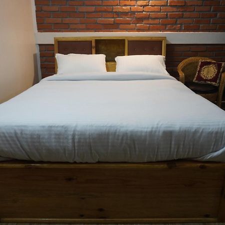 Dorsen Homestay Shillong Exteriör bild